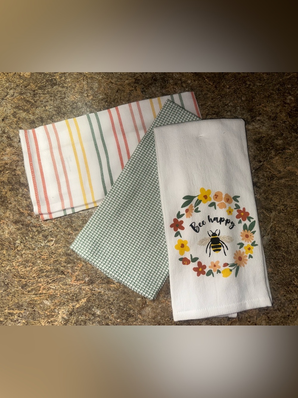 Charming Kitchen Bee Bundle - Drying Mat, Sink Strainer, Towels, Scrubby Holder - Picture 4 of 8